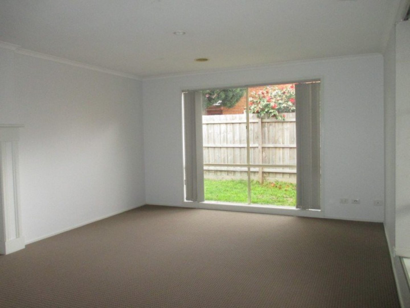 8 Hedgeley Drive, Berwick, VIC 3806 - Thumbnail 1 - 23/05/2019