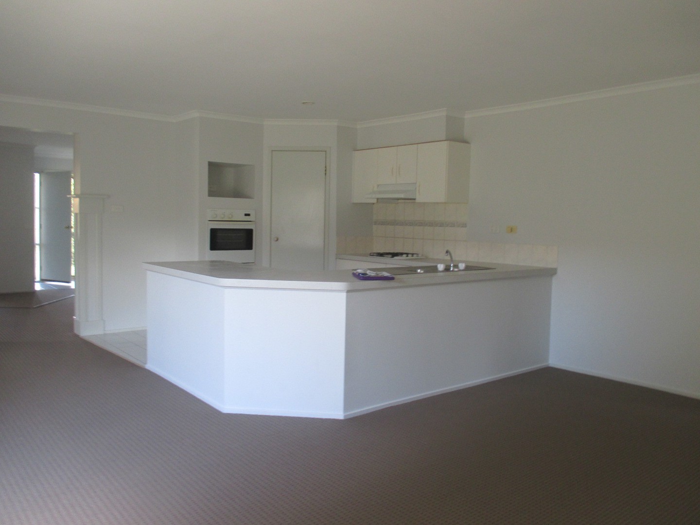 8 Hedgeley Drive, Berwick, VIC 3806 - Thumbnail 2 - 23/05/2019