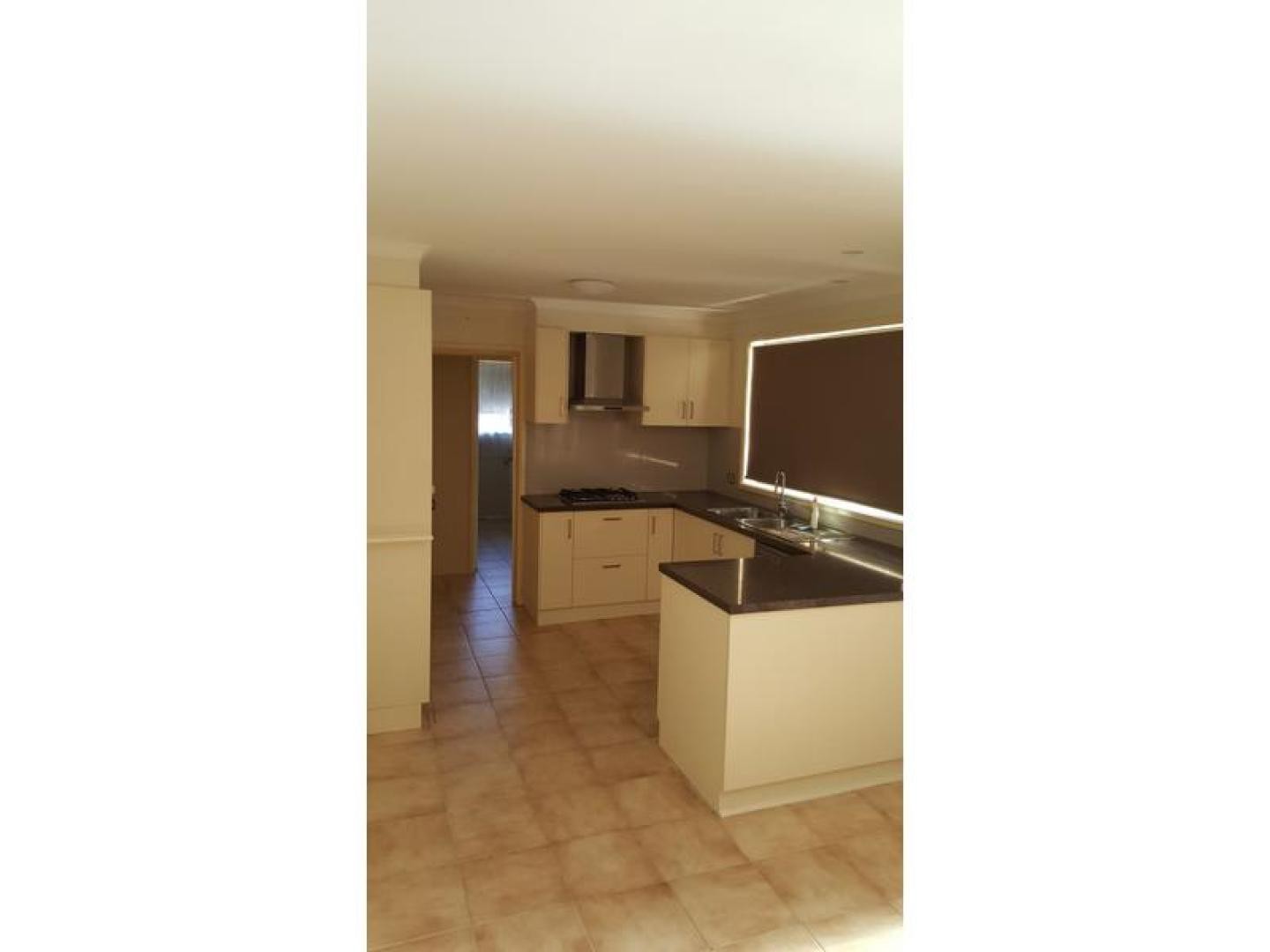 10 Hammond Drive, Epping, VIC 3076 - Thumbnail 2 - 23/05/2019