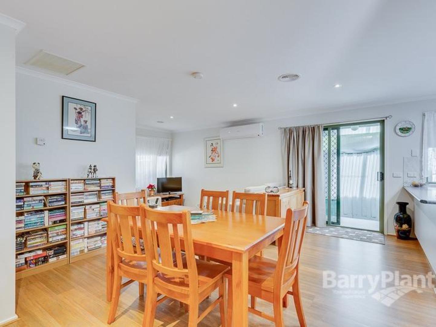 16 Mark Drive, Hillside, VIC 3037 - Thumbnail 2 - 19/05/2019