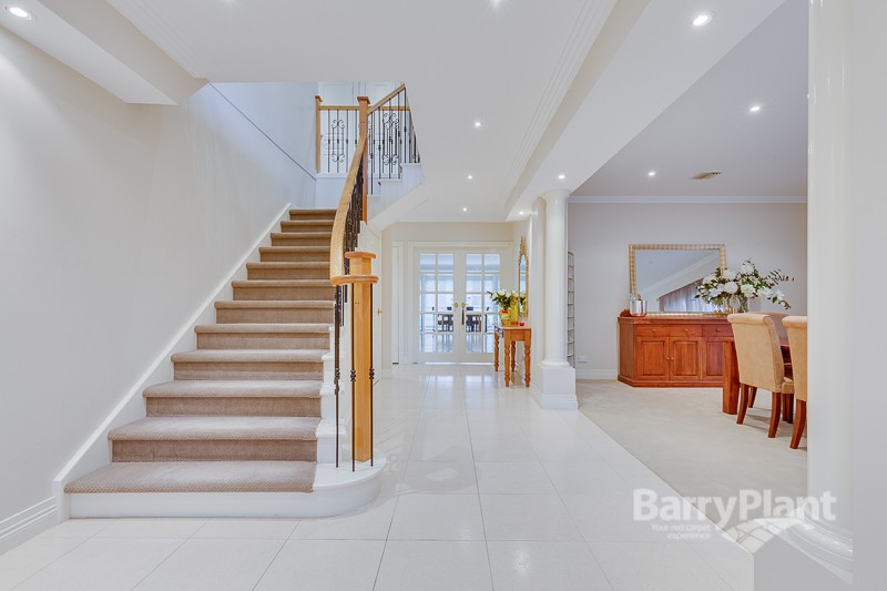 39 Landsbourgh Avenue, Taylors Lakes, VIC 3038 - Thumbnail 2 - 19/05/2019