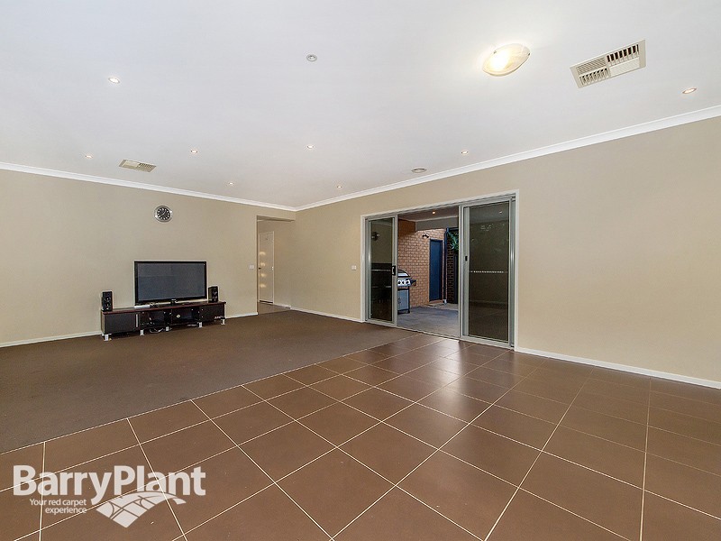29 Ashgrove Drive, Deer Park, VIC 3023 - Thumbnail 1 - 19/05/2019