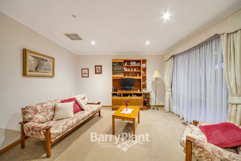 7 Olivia Court, Pakenham, VIC 3810 - Thumbnail 2 - 19/05/2019