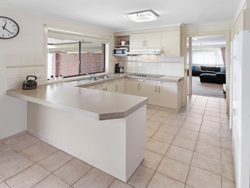 105 Mossfiel Drive, Hoppers Crossing, VIC 3029 - Thumbnail 2 - 19/05/2019