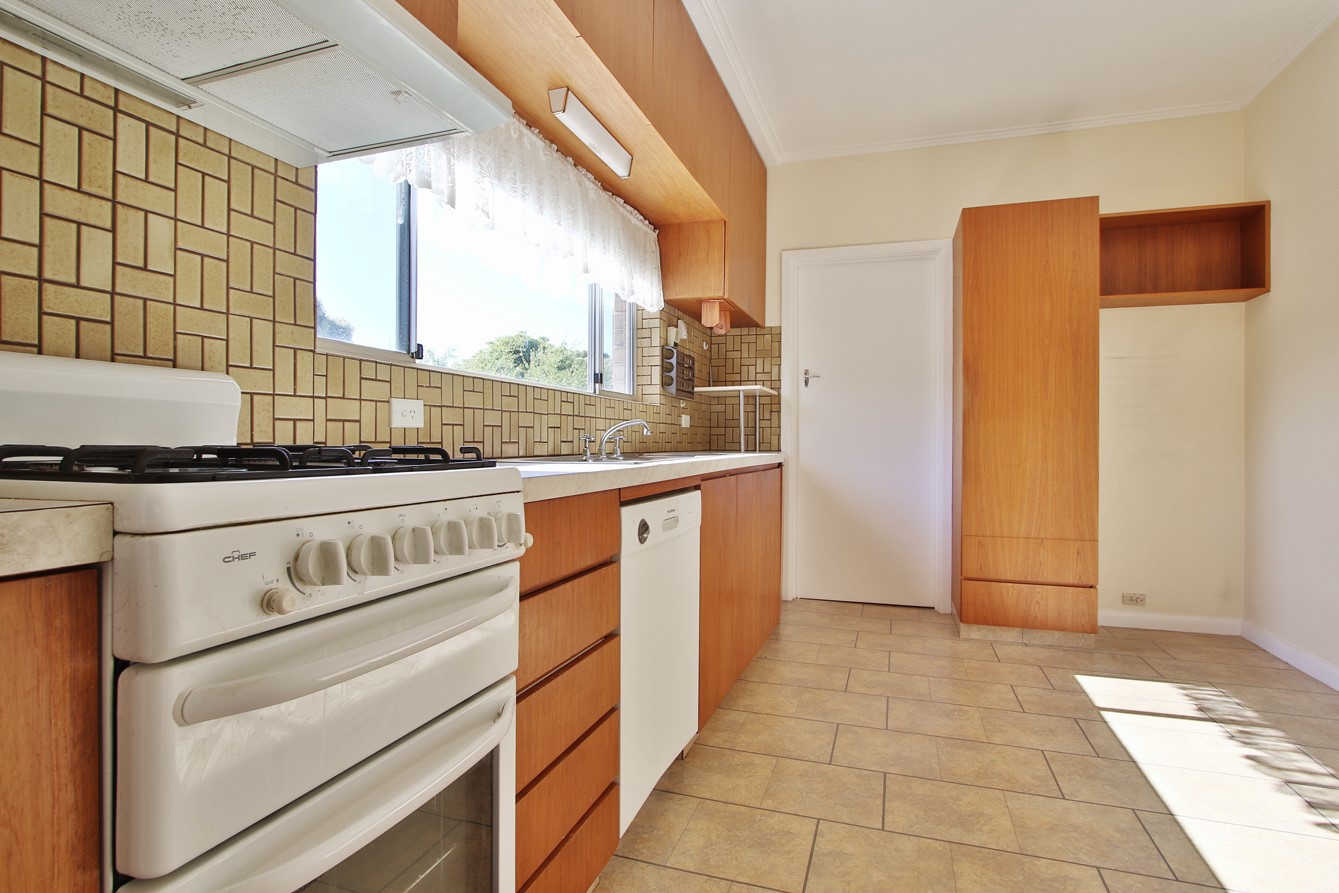 8 Caroline Crescent, Blackburn, VIC 3130 - Thumbnail 2 - 23/05/2019