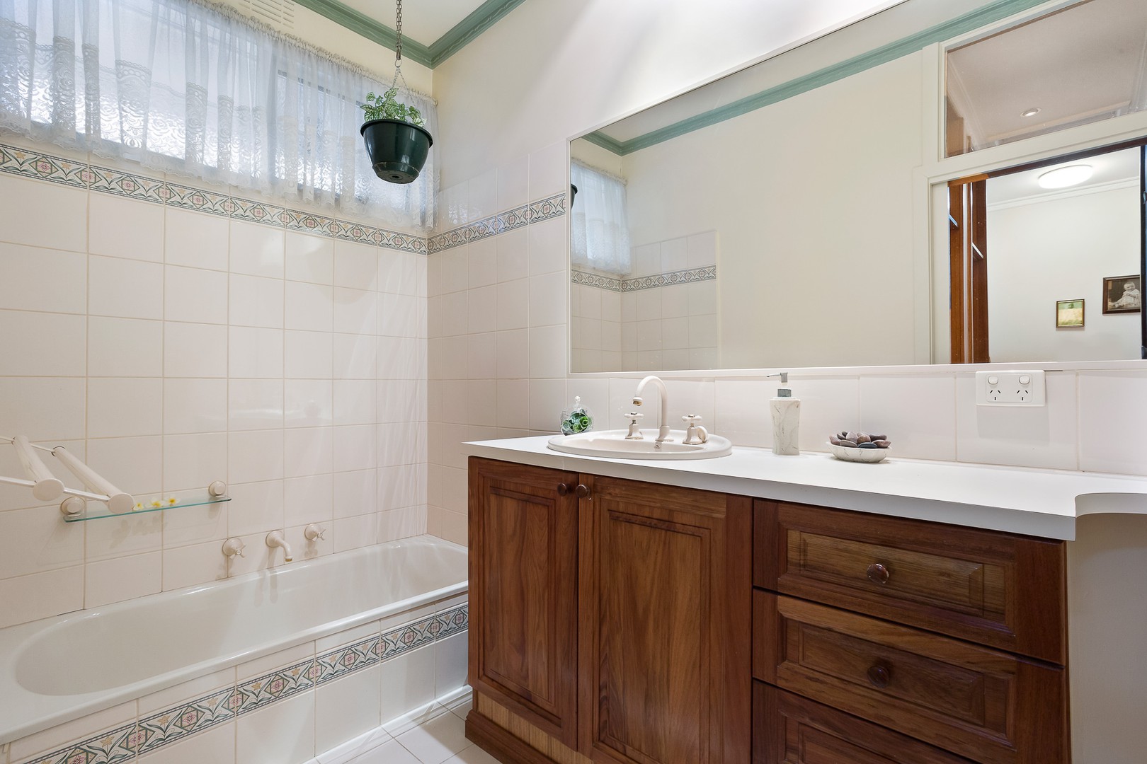 22 Glenfern Avenue, Doncaster, VIC 3108, Doncaster - Thumbnail 4
