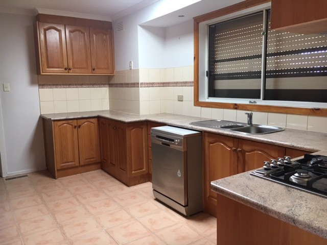 302 Furlong Road, St Albans, VIC 3021 - Thumbnail 1 - 23/05/2019