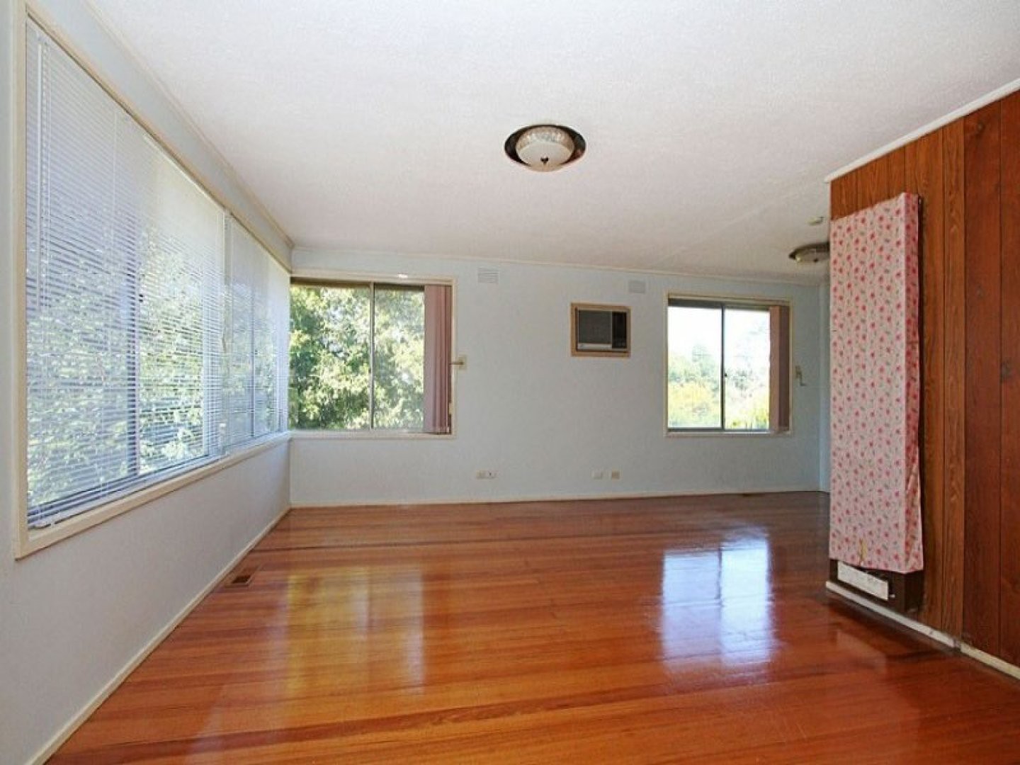 11 Moreton Crescent, Bundoora, VIC 3083 - Thumbnail 1 - 23/05/2019