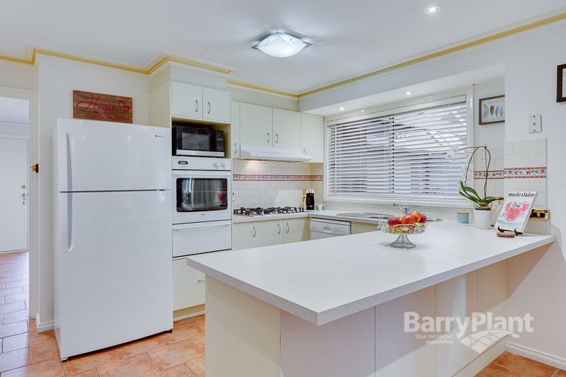 33 Pilgrim Drive, Hillside, VIC 3037 - Thumbnail 2 - 19/05/2019