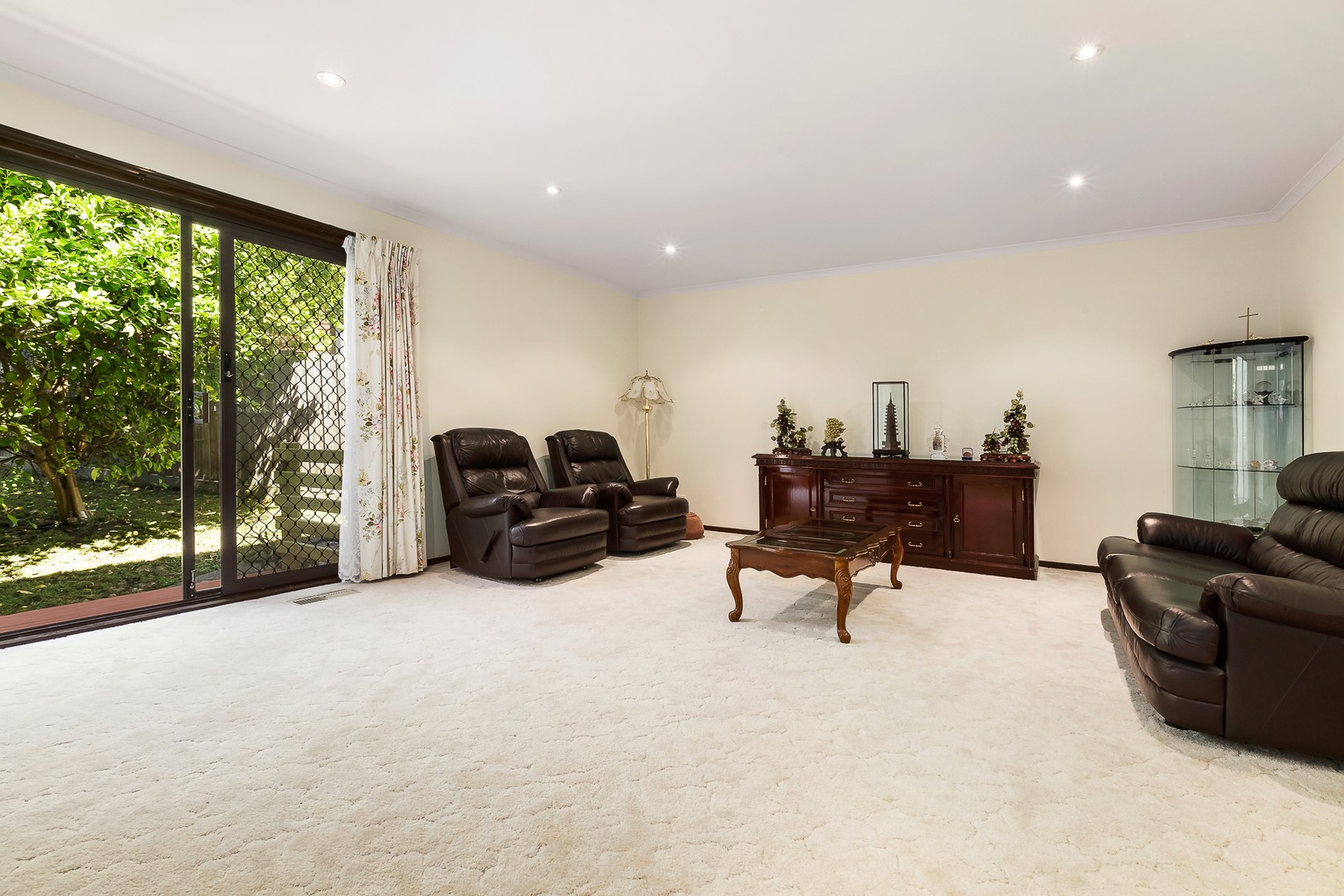 42 Huntingfield DriveDoncaster East, VIC 3109, Doncaster East - Thumbnail 2