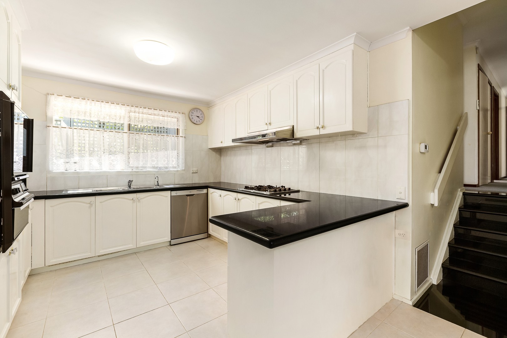 42 Huntingfield DriveDoncaster East, VIC 3109, Doncaster East - Thumbnail 3