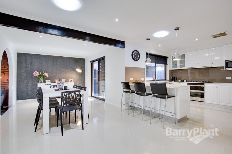 7 Wakatipu Court, Taylors Lakes, VIC 3038 - Thumbnail 2 - 24/05/2019