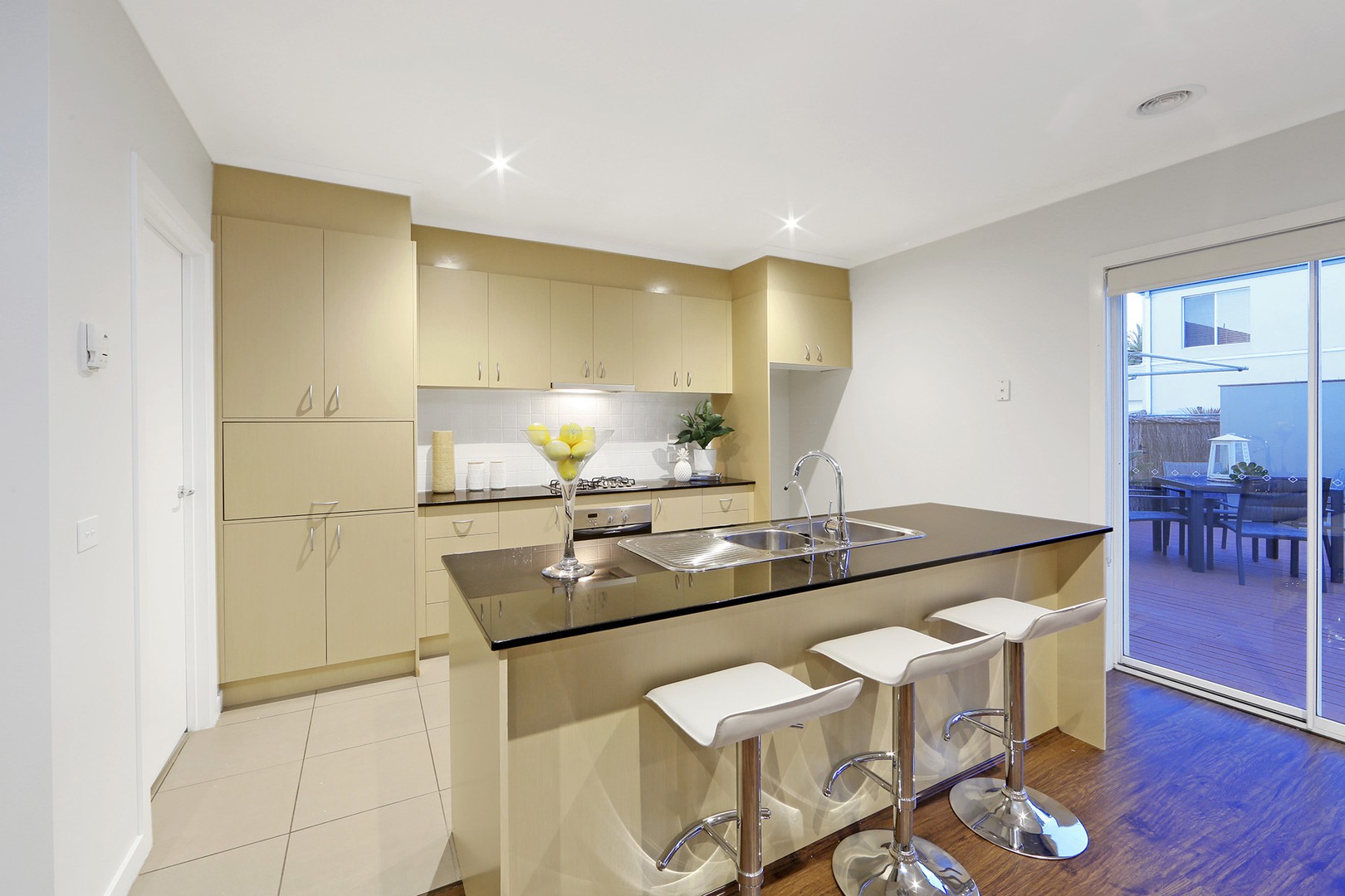 126 Sovereign Manors Crescent, Rowville, VIC 3178 - Thumbnail 2 - 19/05/2019