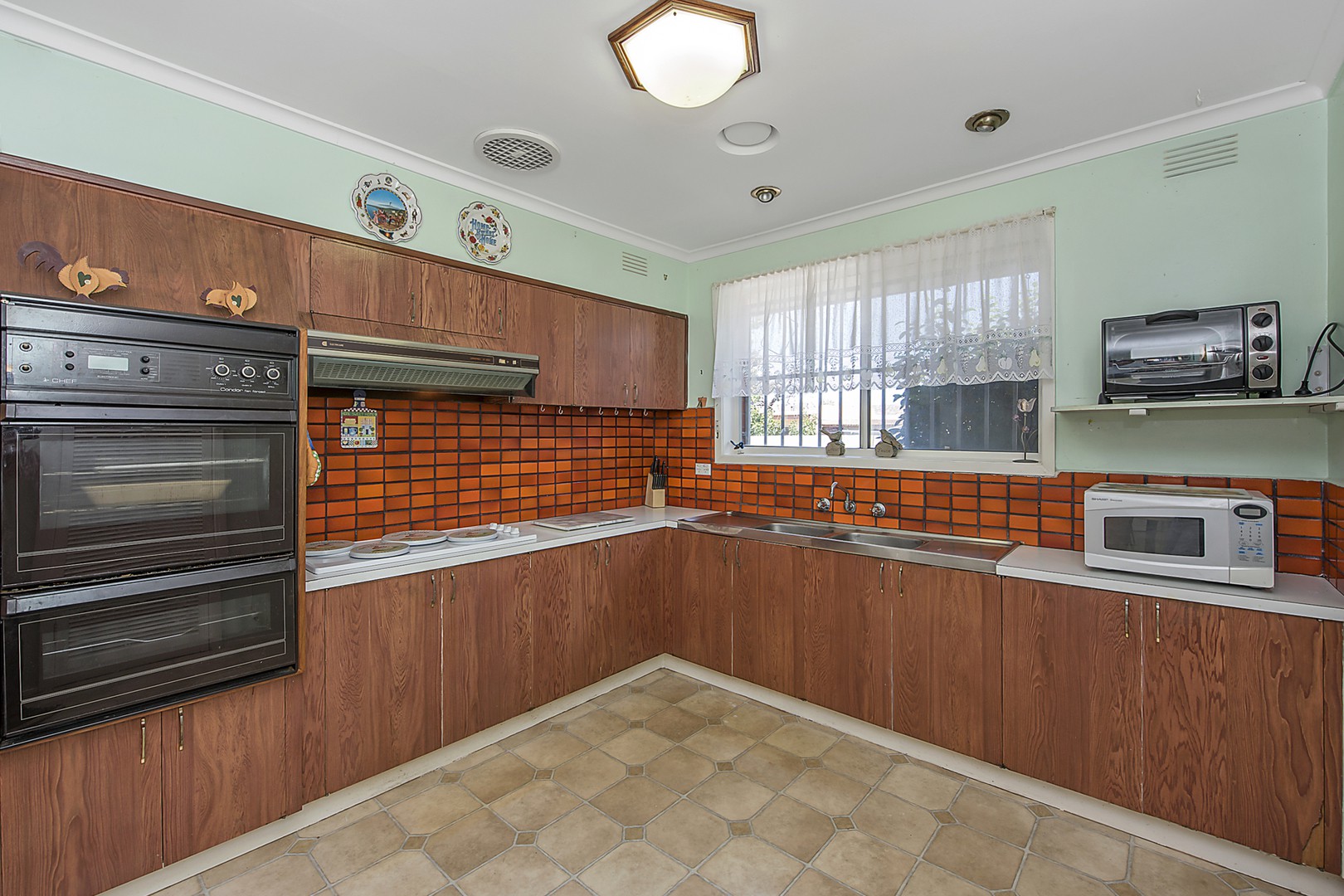 1 Burwood Court, Thomastown, VIC 3074 - Thumbnail 2 - 19/05/2019