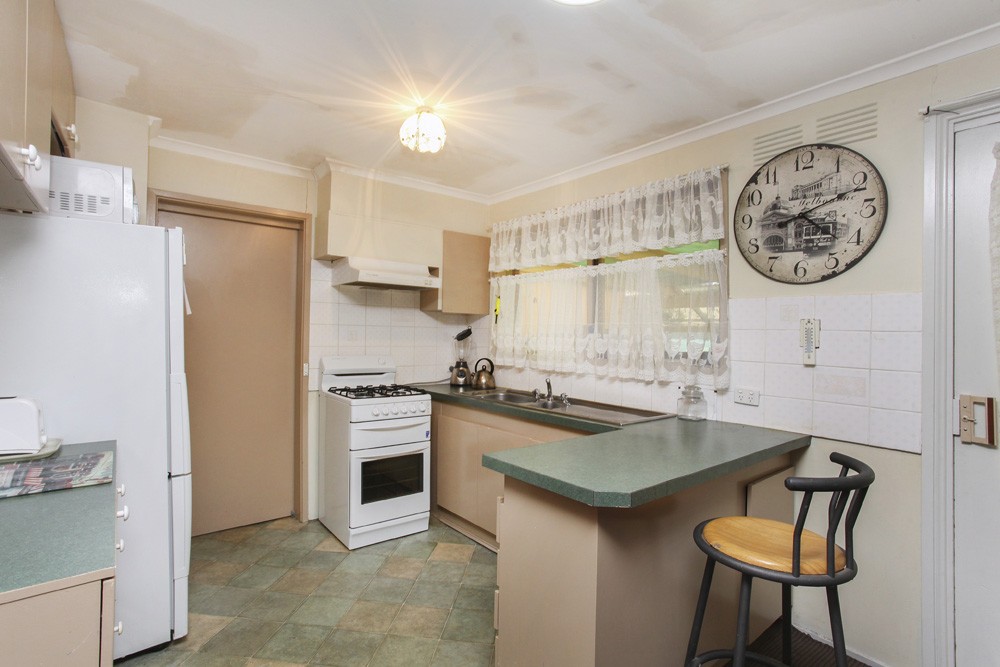 6 Yvonne Place, Melton West, VIC 3337 - Thumbnail 1 - 19/05/2019