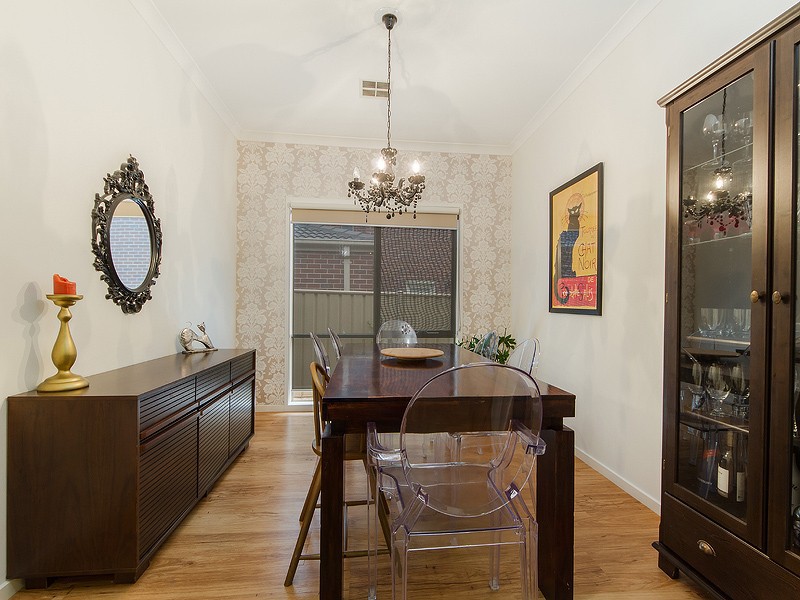 12 Holland Way, Caroline Springs, VIC 3023 - Thumbnail 2 - 24/05/2019