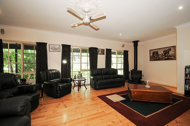 12 Lusatia Park Road, Woori Yallock, VIC 3139 - Thumbnail 2 - 19/05/2019