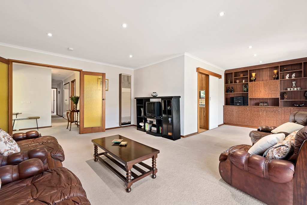 22 Russell Street, Bulleen, VIC 3105, Bulleen - Thumbnail 2