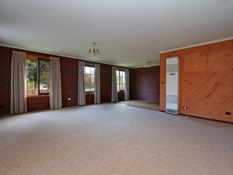 24 Walpole Avenue, Rosebud, VIC 3939 - Thumbnail 2 - 24/05/2019