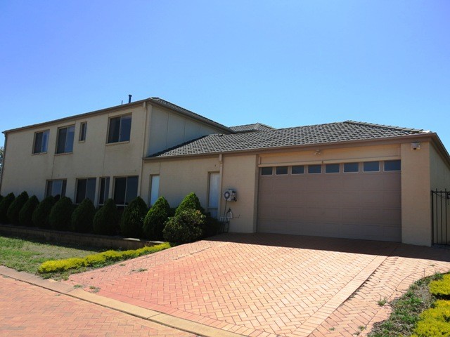 6 Teeside Court, Sanctuary Lakes, VIC 3030 - Thumbnail 2 - 24/05/2019