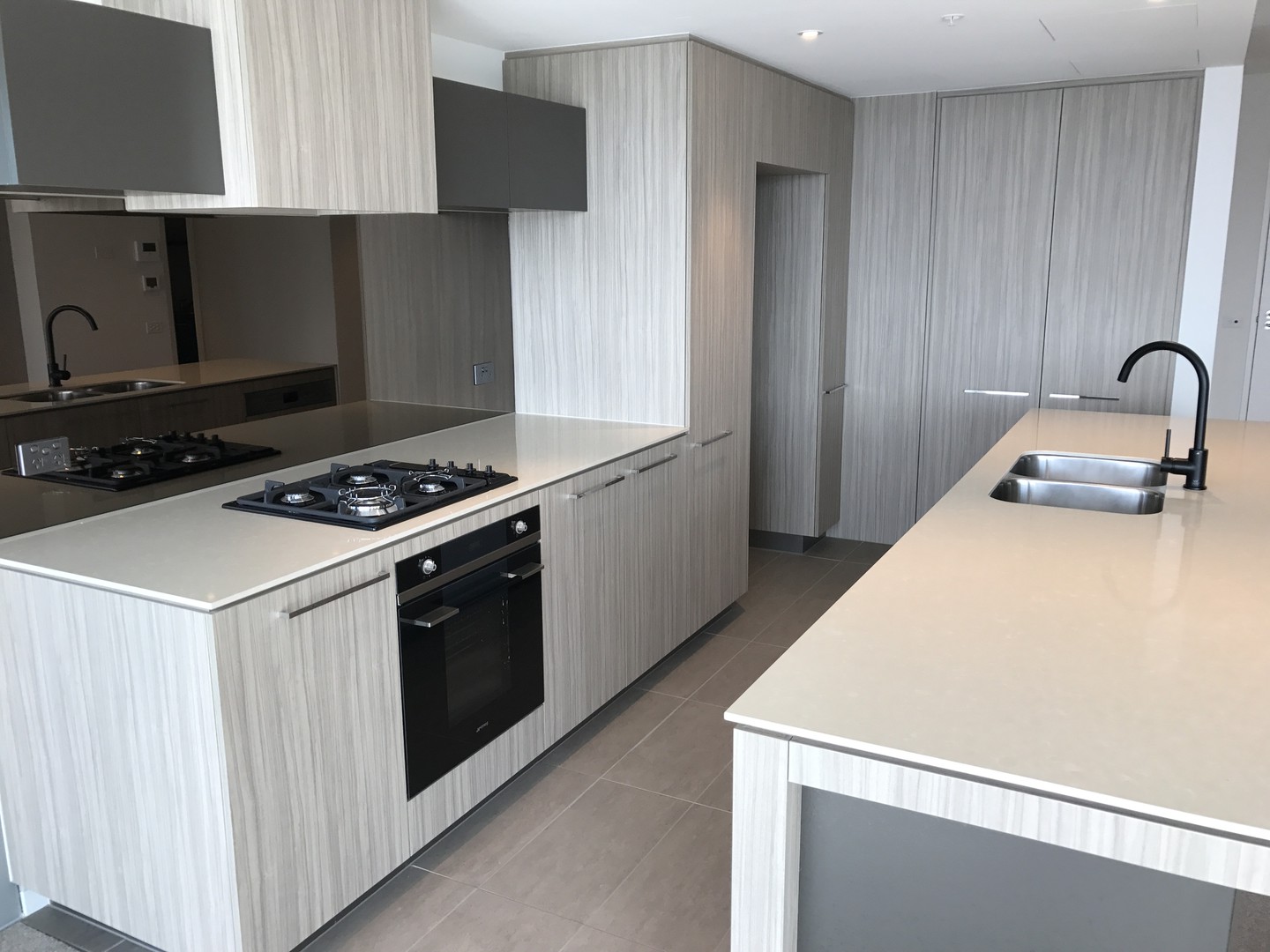 1303/81 South Wharf Drive, Docklands, VIC 3008 - Thumbnail 2 - 24/05/2019