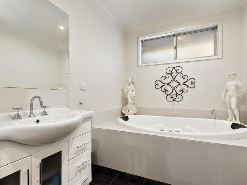 19 Sunset Avenue, Lurnea, NSW, 2170, Lurnea - Thumbnail 8