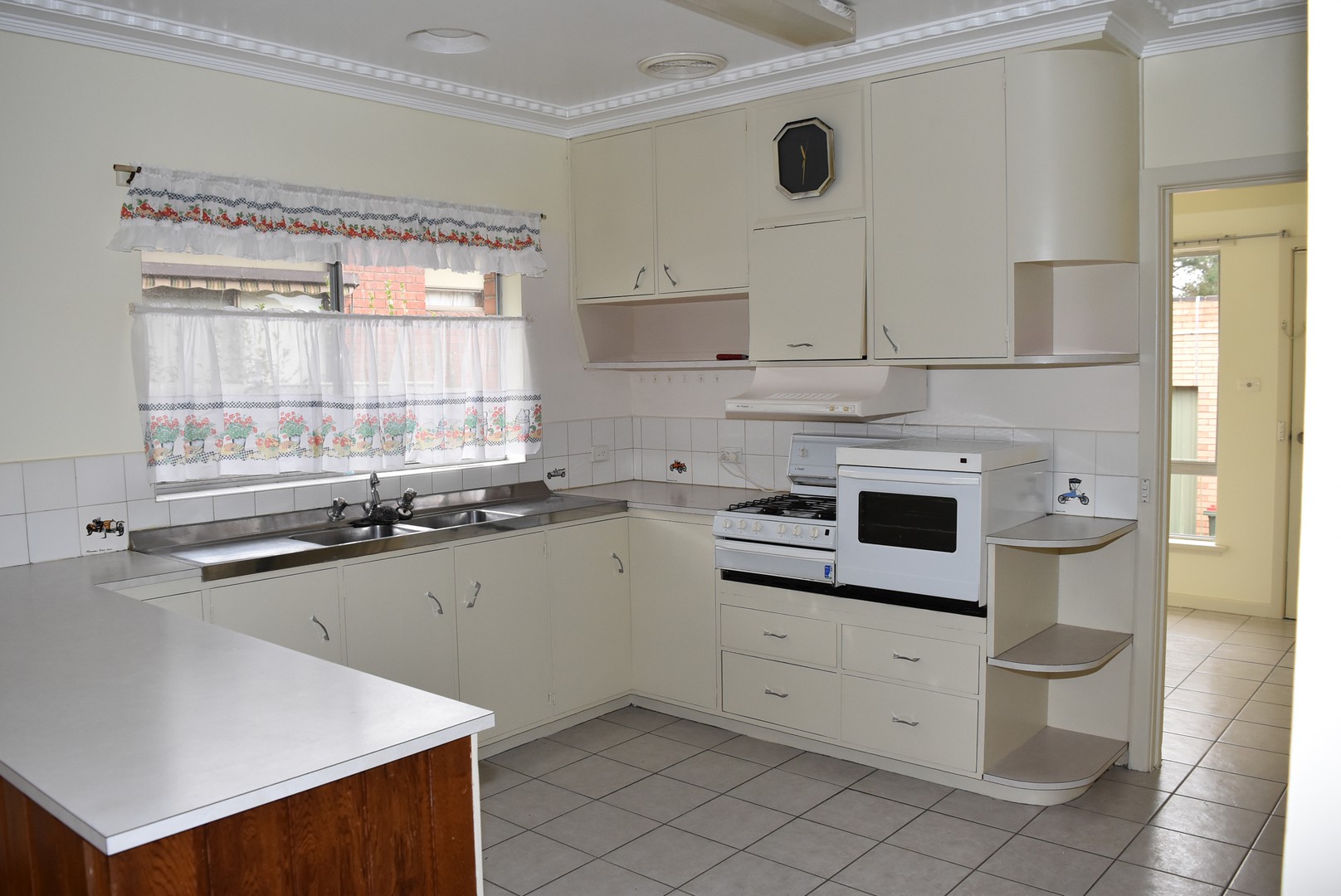 31 Victor Crescent, Forest Hill, VIC 3131 - Thumbnail 1 - 24/05/2019