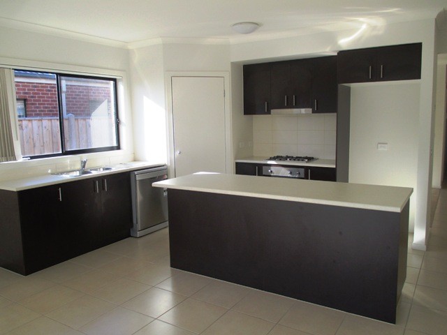 44 Warunda Parade, Point Cook, VIC 3030 - Thumbnail 2 - 24/05/2019