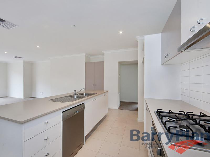 23 Perlette Drive, Point Cook, VIC 3030 - Thumbnail 2 - 24/05/2019