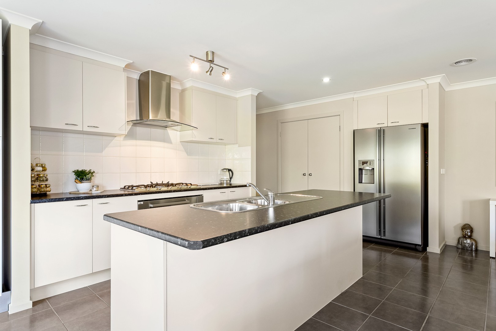 6 King Parrot Way, Whittlesea, VIC 3757 - Thumbnail 1 - 19/05/2019