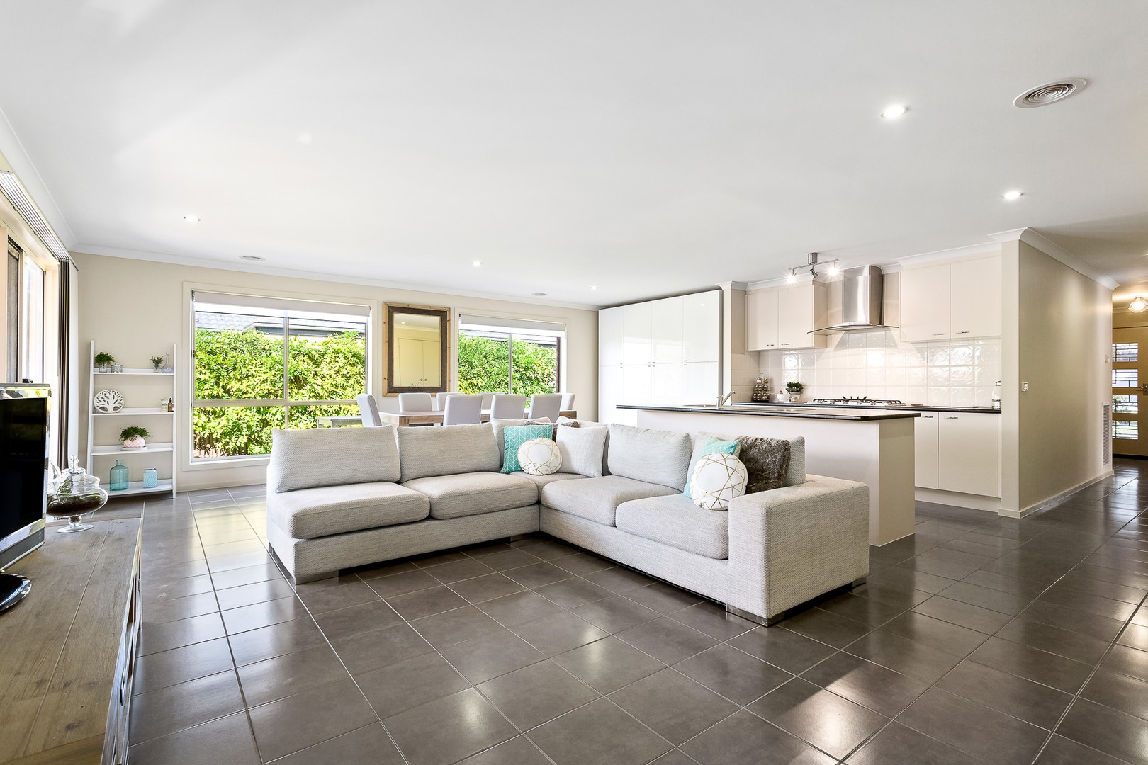 6 King Parrot Way, Whittlesea, VIC 3757 - Thumbnail 2 - 19/05/2019