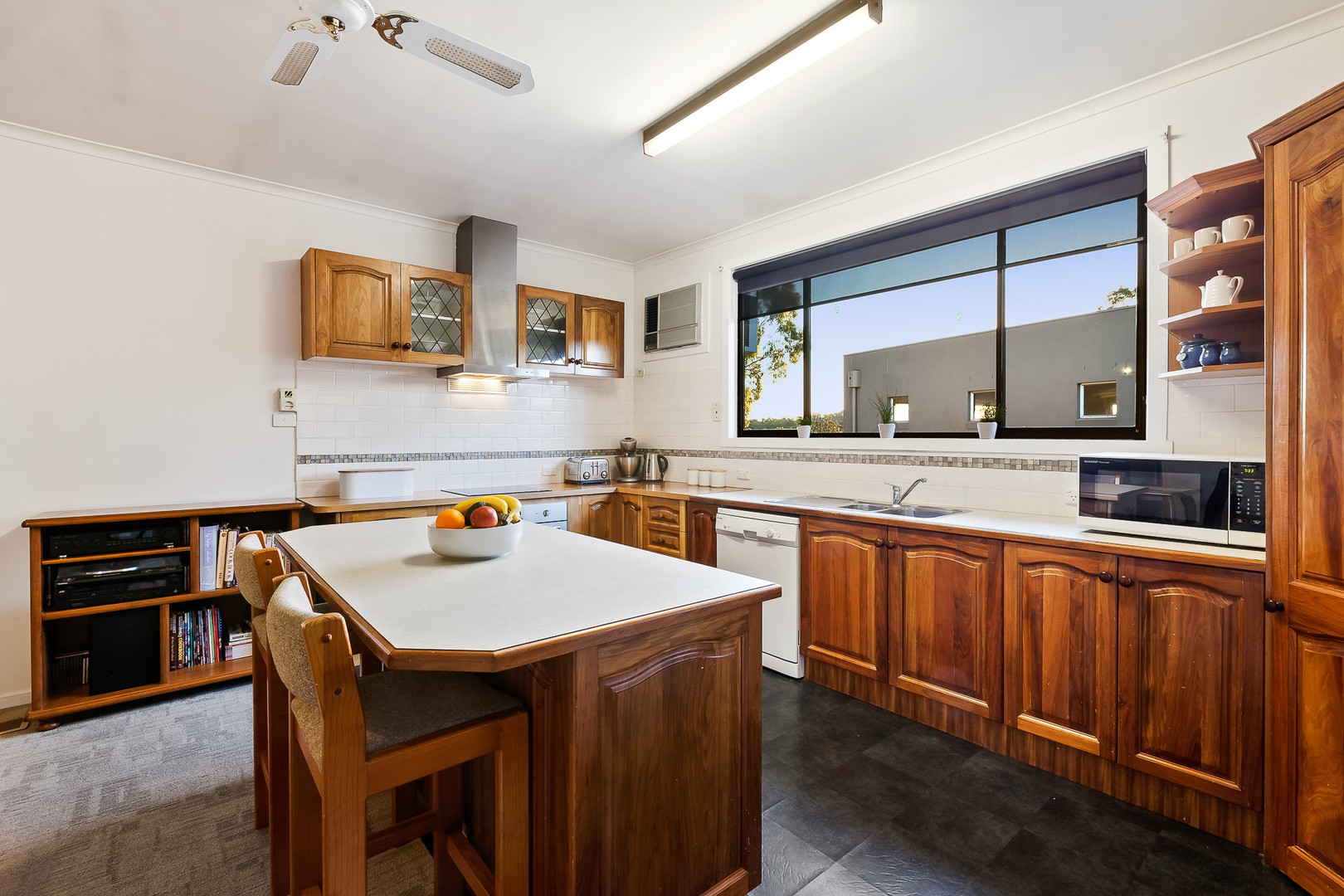 101 Napoleon Street, Eltham, VIC 3095 - Thumbnail 1 - 24/05/2019