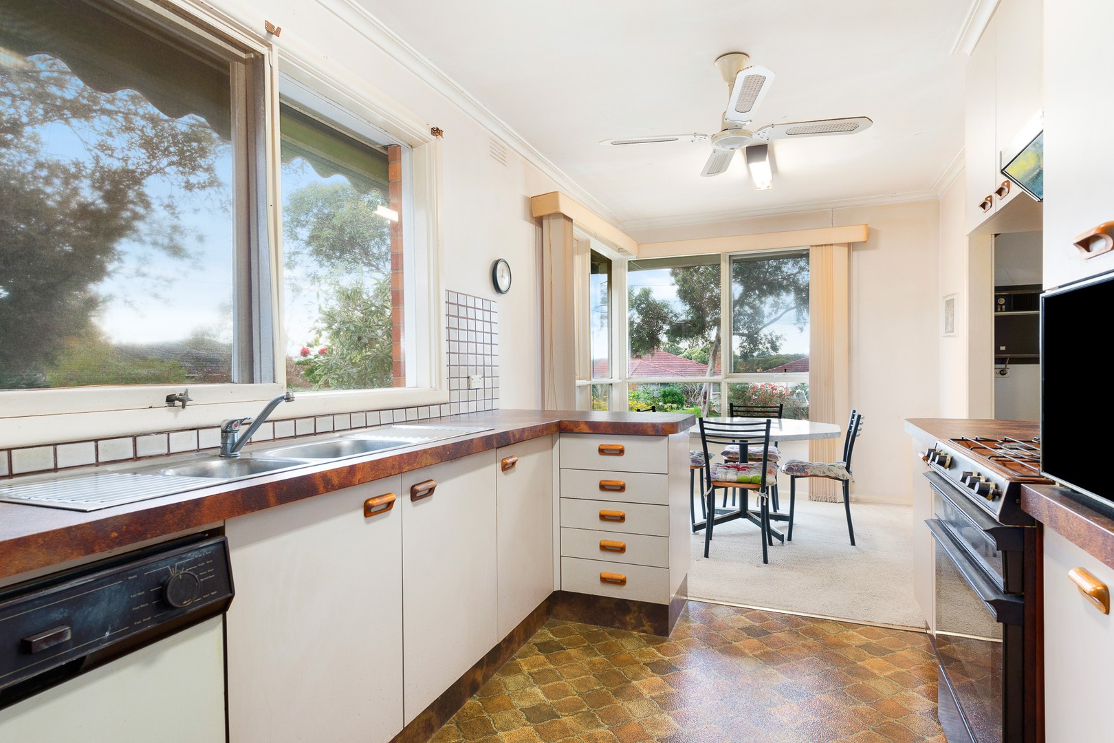 14 Erica CourtBlackburn North, VIC 3130, Blackburn North - Thumbnail 5