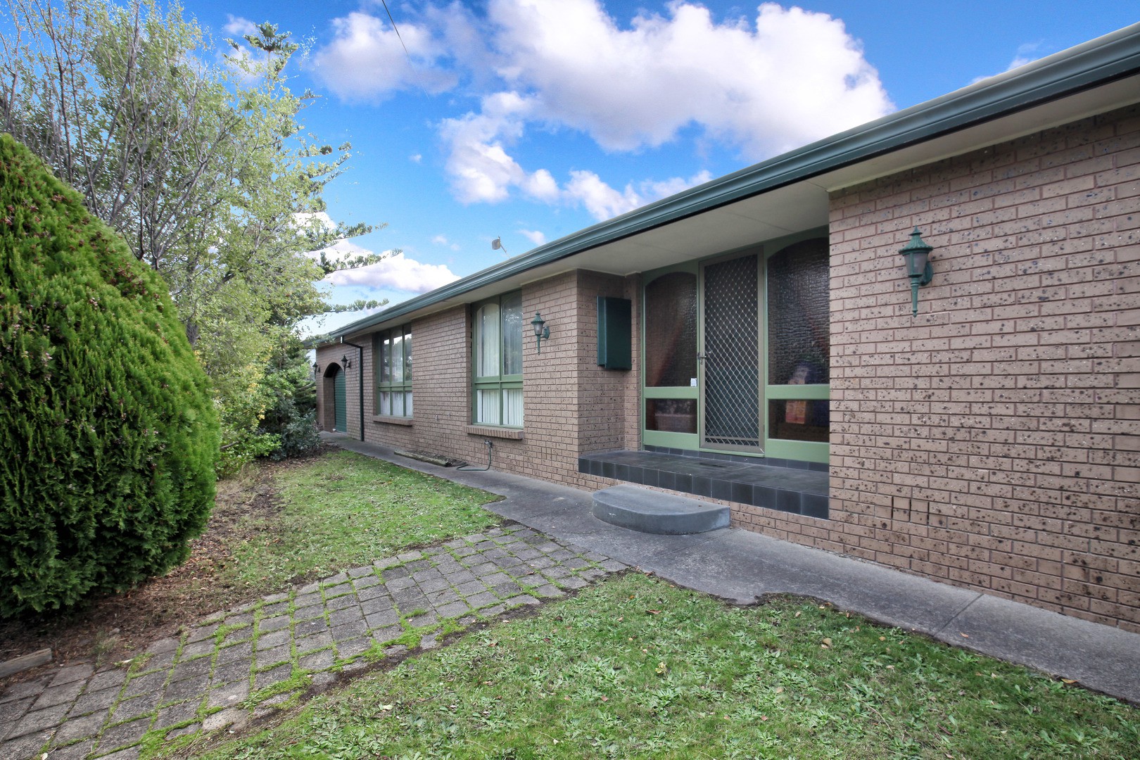 33 Spurr Street, Craigieburn, VIC 3064 - Thumbnail 2 - 19/05/2019