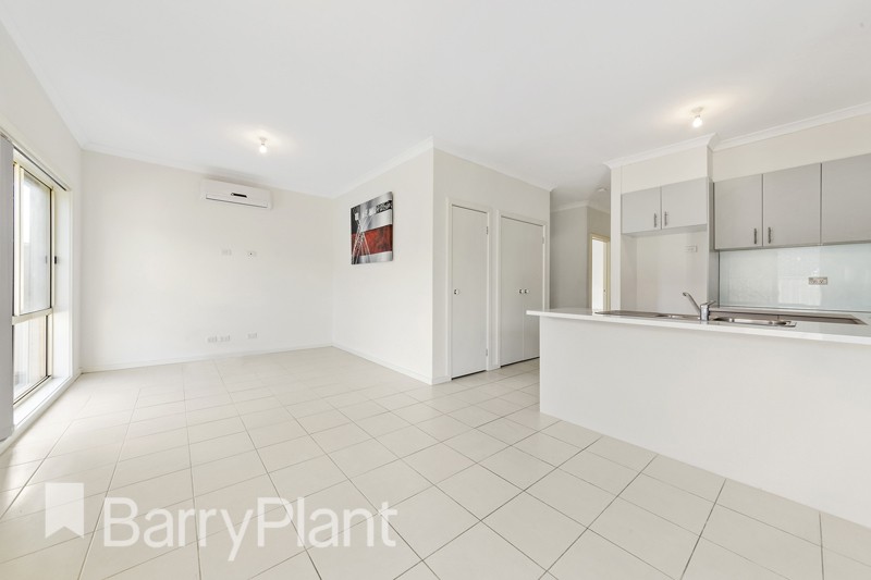 2/40 Mccubbin Way, Caroline Springs, VIC 3023 - Thumbnail 1 - 24/05/2019