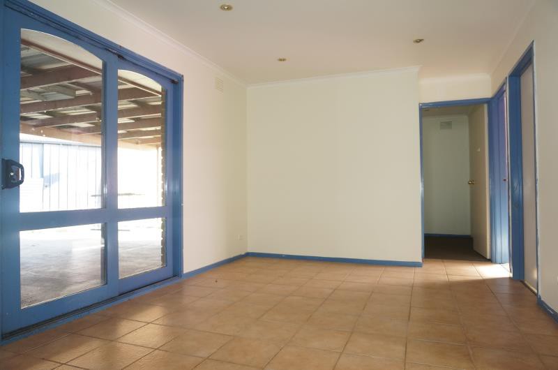 4 Melba Avenue, Sunbury, VIC 3429 - Thumbnail 2 - 24/05/2019