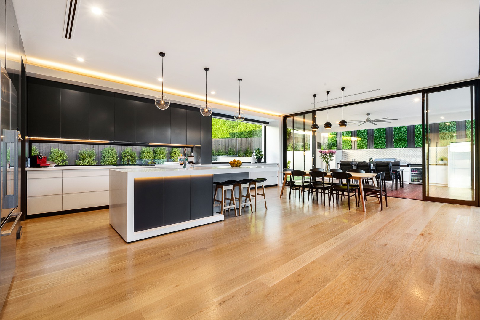 19 Sheahans Road, Templestowe Lower, VIC 3107 - Thumbnail 2 - 19/05/2019