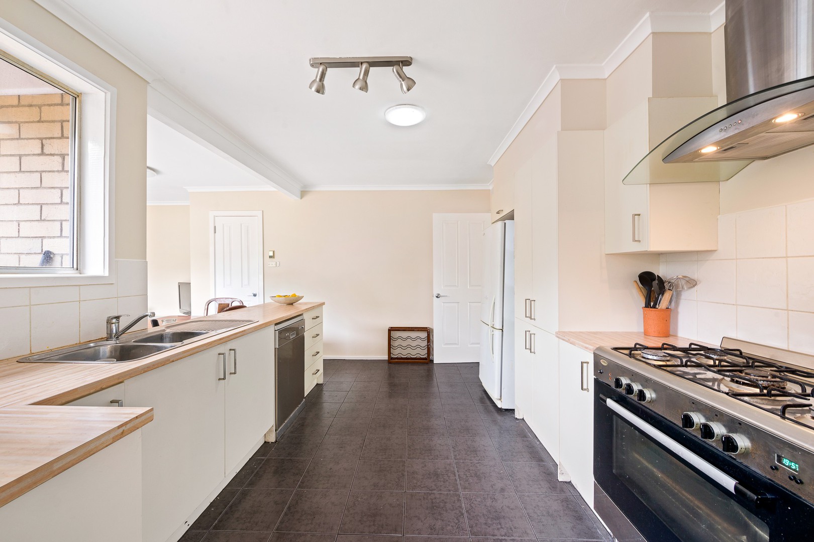 24 Moresby StreetMitcham, VIC 3132, Mitcham - Thumbnail 4
