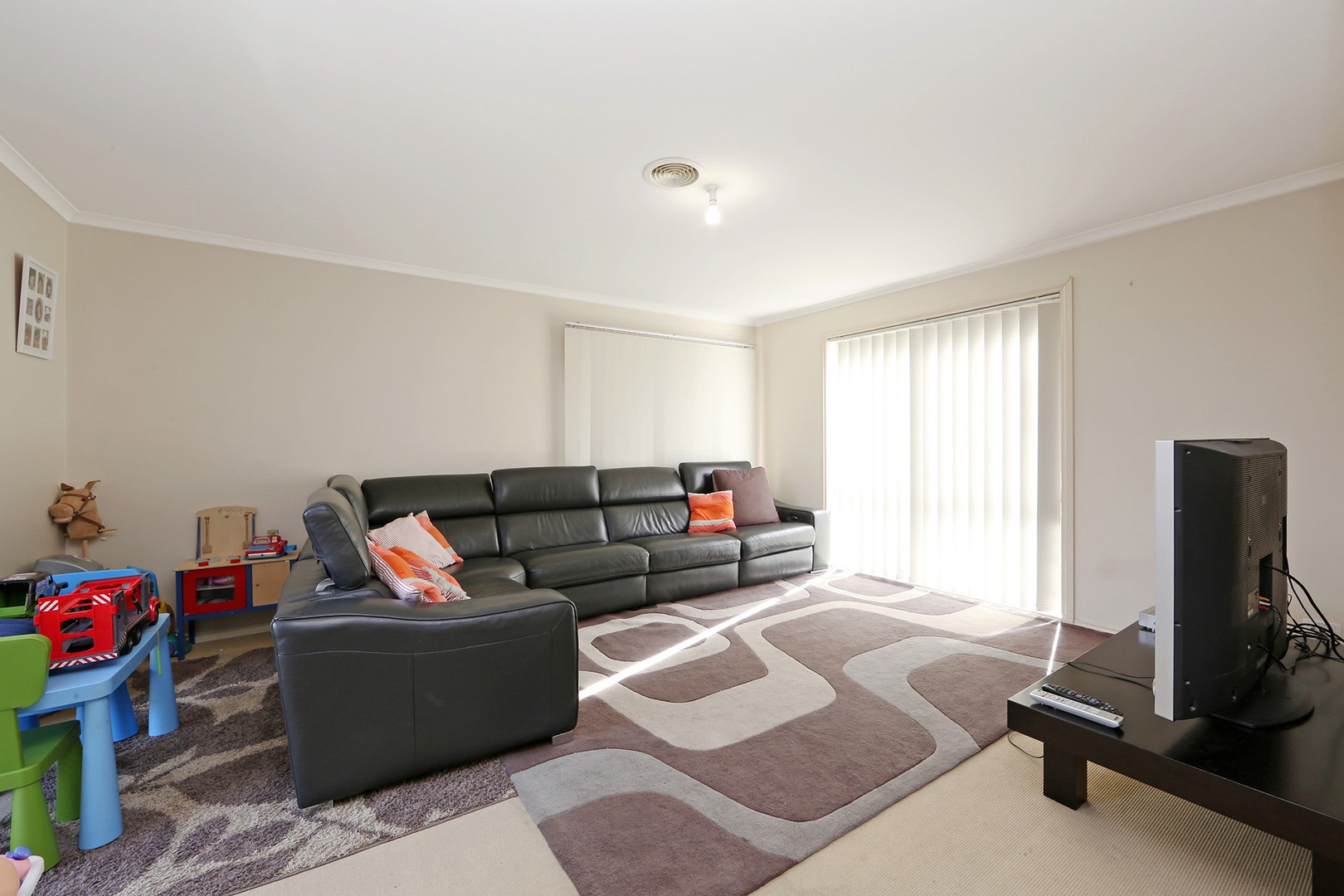 2/39 Denver Crescent, Rowville, VIC 3178 - Thumbnail 1 - 19/05/2019
