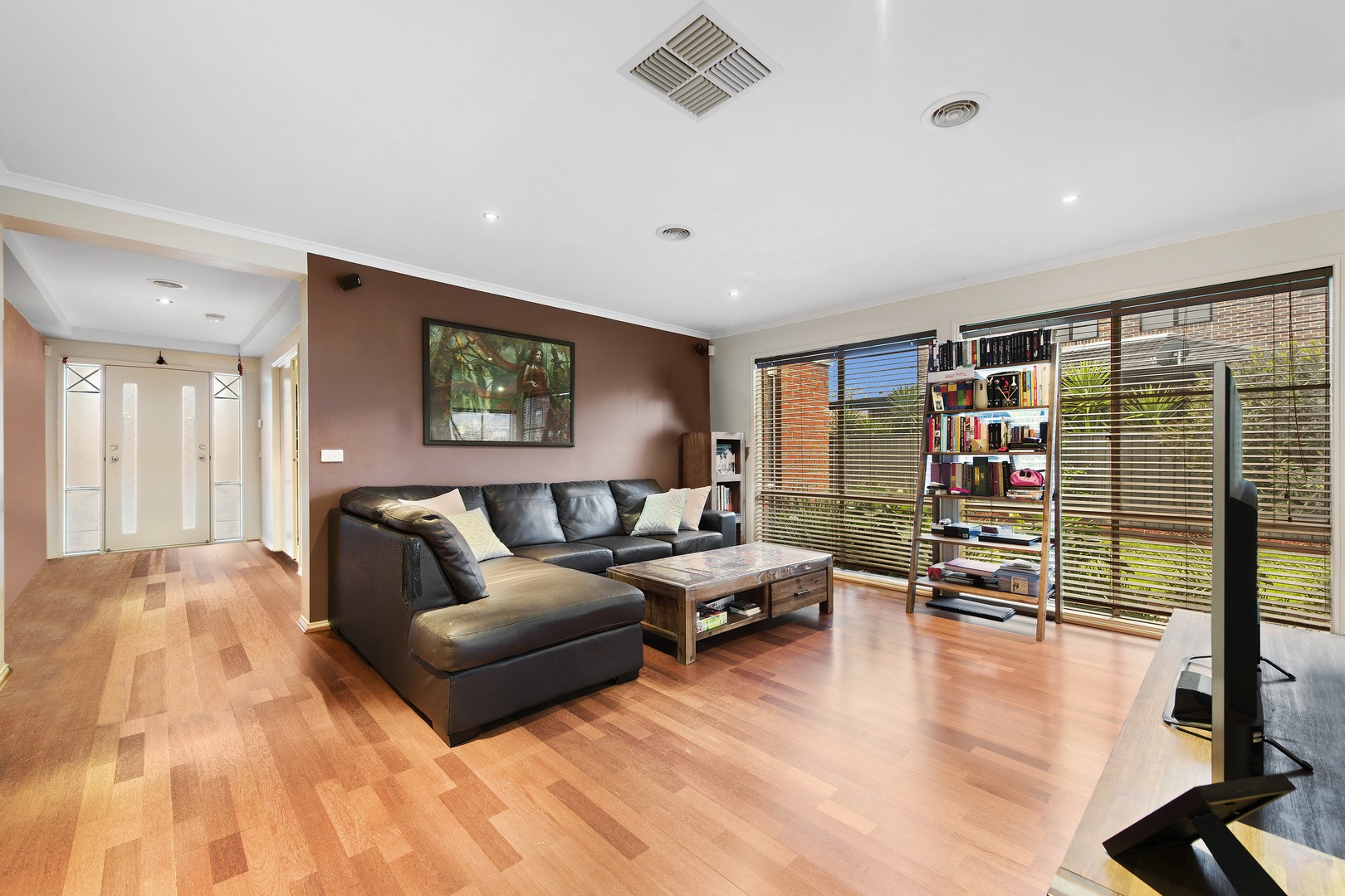 17 Heysen Parkway, Caroline Springs, VIC 3023 - Thumbnail 2 - 19/05/2019