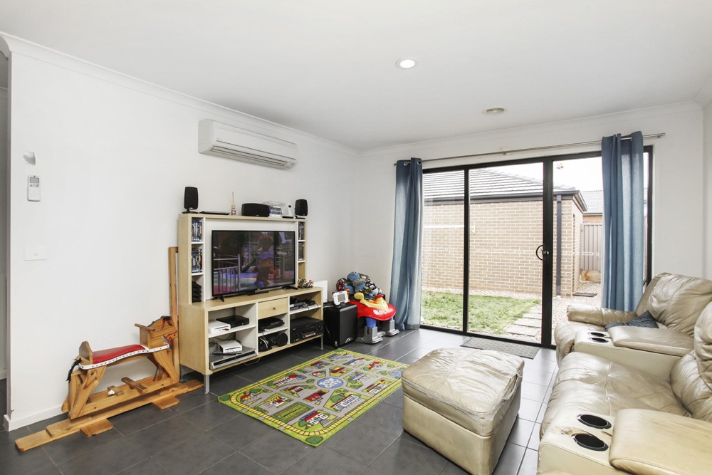 12 Peppermint Lane North, Melton, VIC 3337 - Thumbnail 2 - 24/05/2019