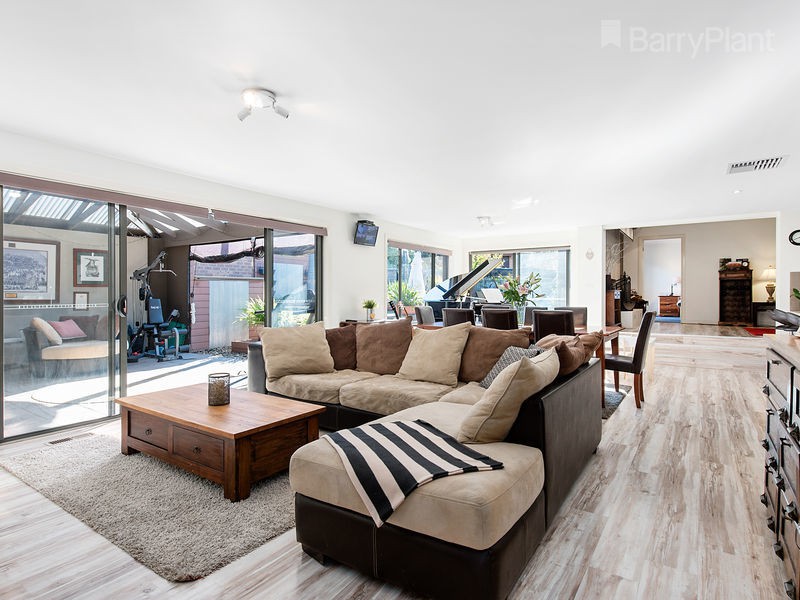 64 Borg Crescent, Scoresby, VIC 3179 - Thumbnail 2 - 24/05/2019