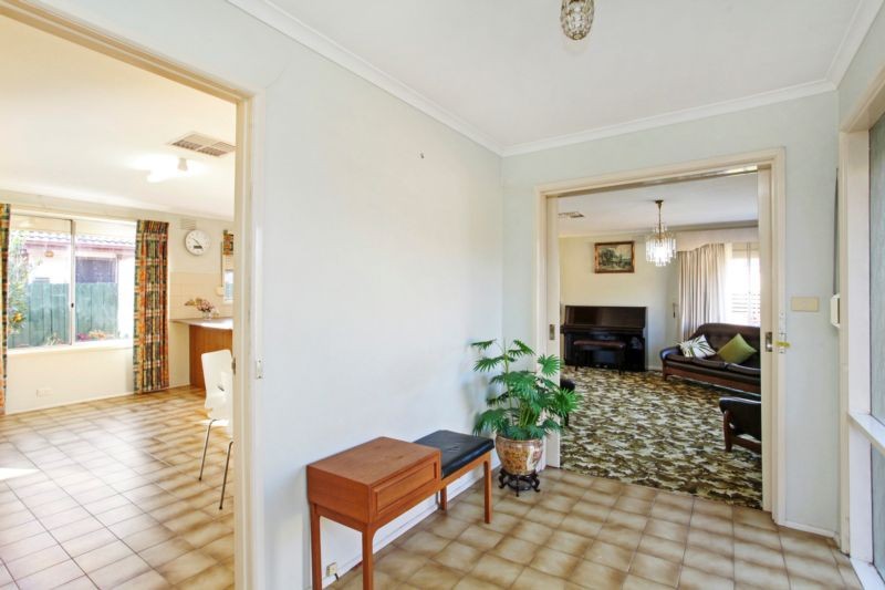 21 Osborne Avenue, Gladstone Park, VIC 3043 - Thumbnail 1 - 19/05/2019