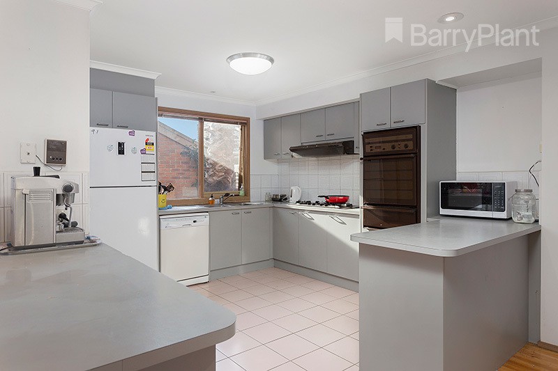 9 Balmain Drive, Berwick, VIC 3806 - Thumbnail 2 - 19/05/2019
