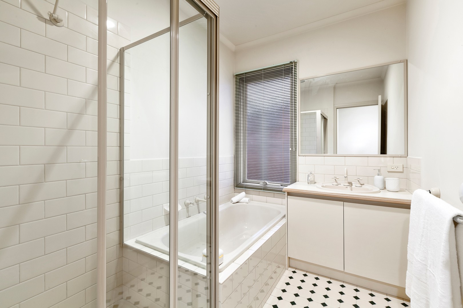 27 Halcyon Court, Doncaster East, VIC 3109, Doncaster East - Thumbnail 6