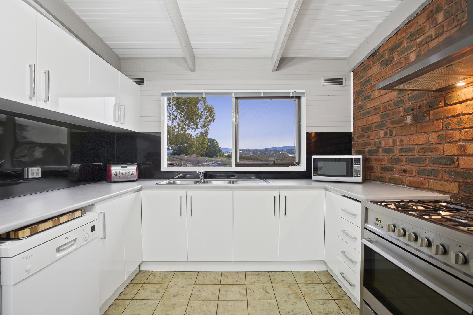 458 Queens Road, Wandin East, VIC 3139 - Thumbnail 2 - 19/05/2019
