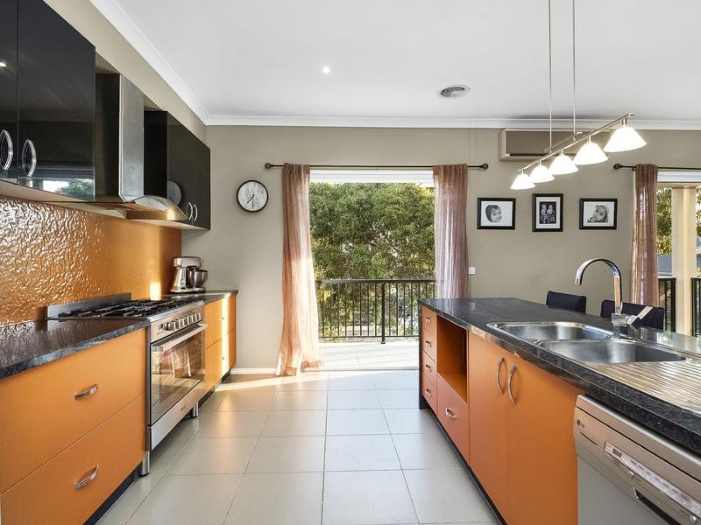 9 Kevington Drive, Eynesbury, VIC 3338 - Thumbnail 1 - 19/05/2019