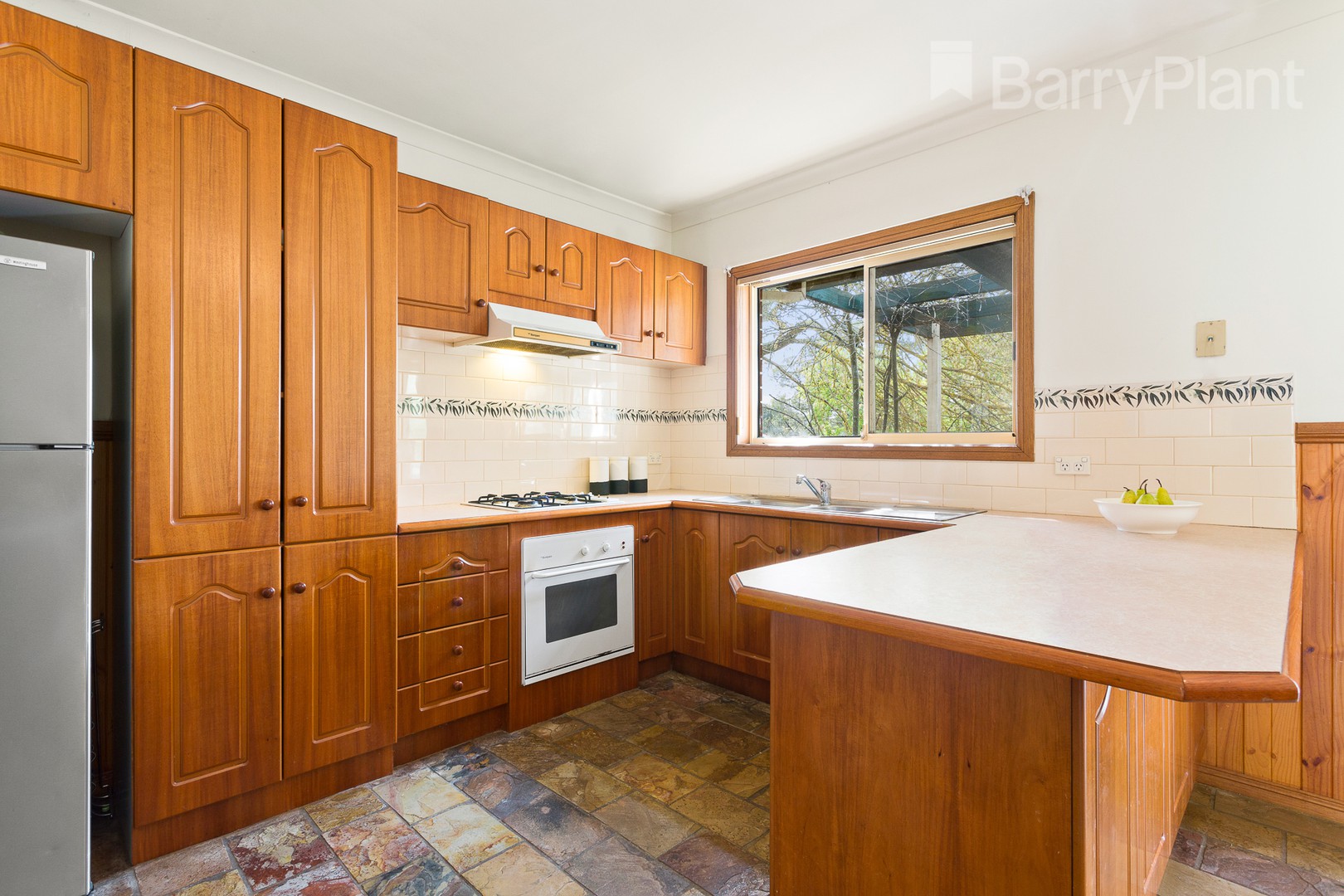 2/2 Warrington Crescent, Wattle Glen, VIC 3096 - Thumbnail 2 - 18/05/2019