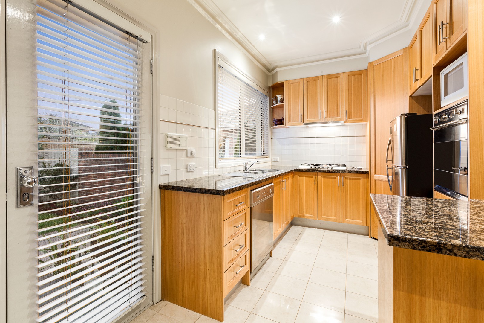 1/10 Avon StreetBulleen, VIC 3105, Bulleen - Thumbnail 3