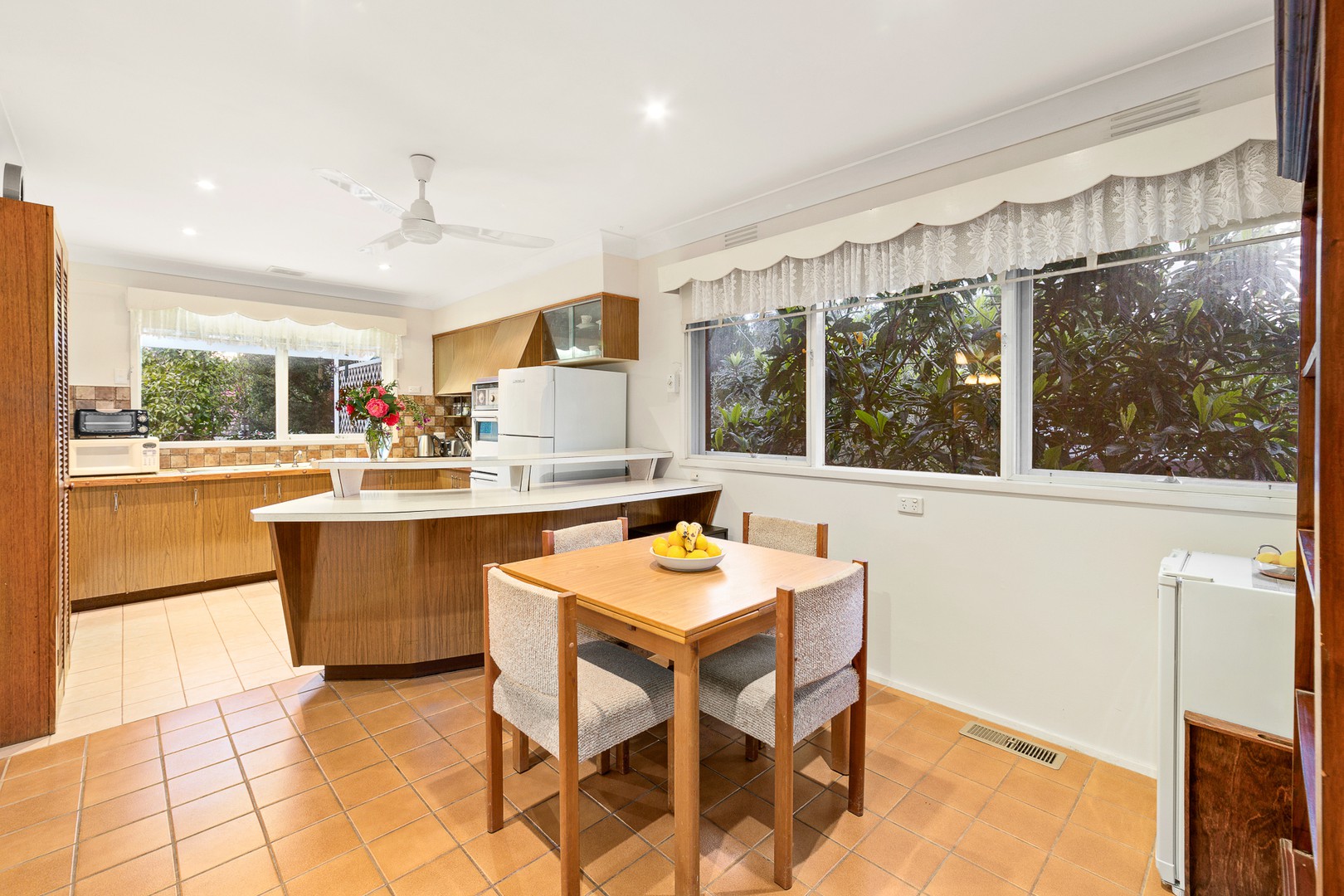 8 Robin Hood Court, Doncaster East, VIC 3109, Doncaster East - Thumbnail 3